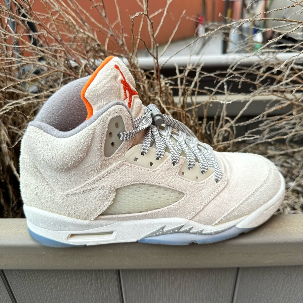 Women Sneakers Nike Air Jordan 5 Retro,beige color,size US 5,5 (24 cm)